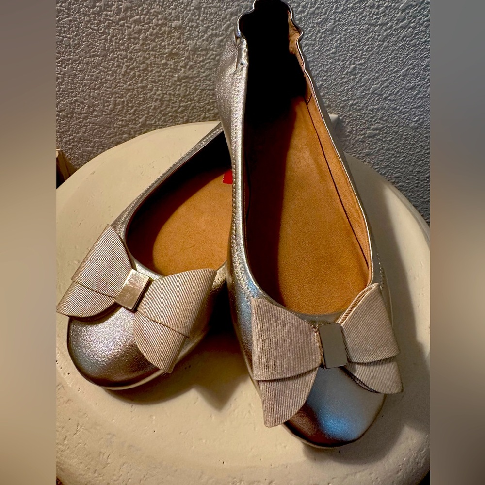 Bandolino Silver Bow Flats